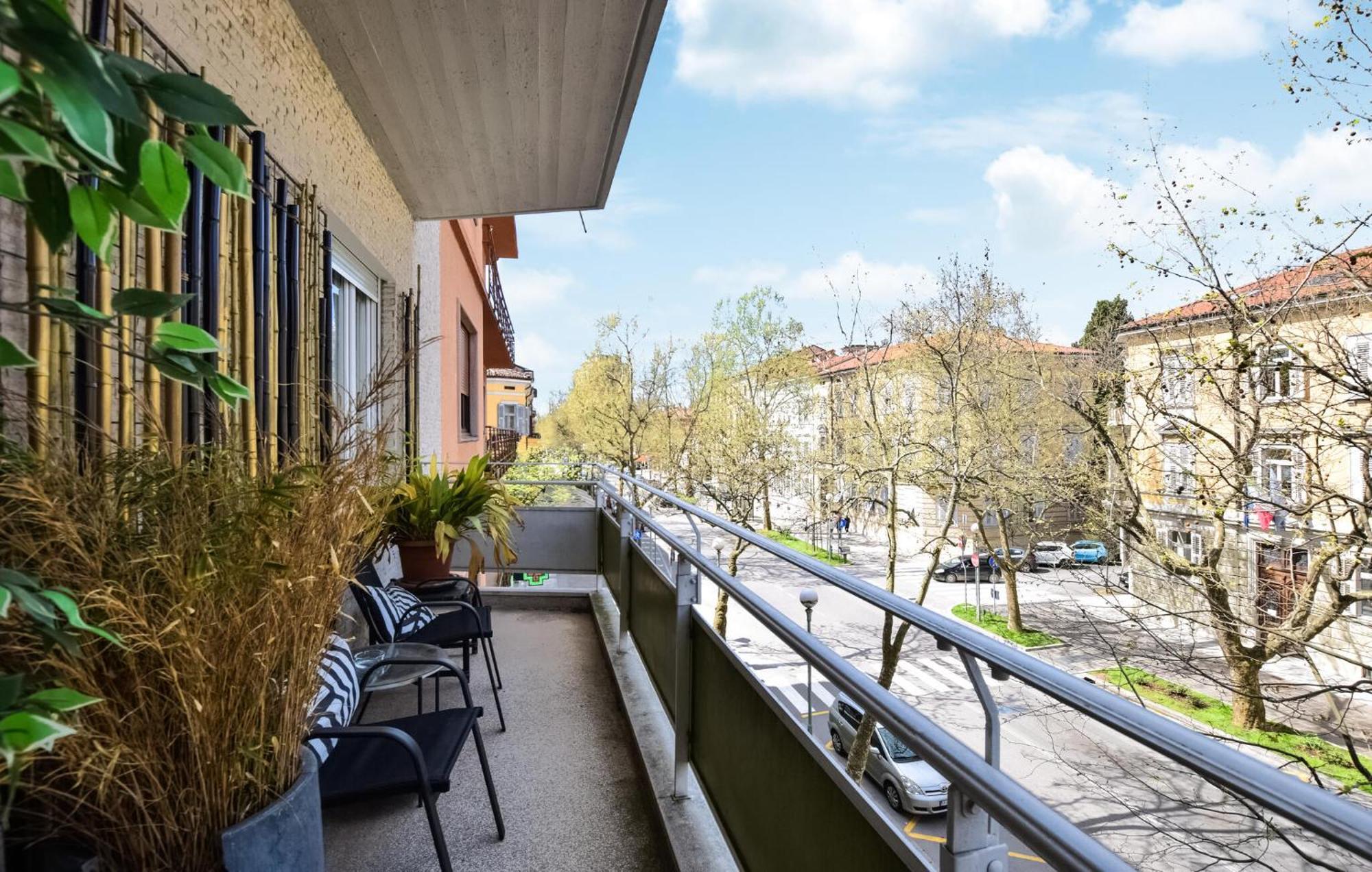 2 Bedroom Cozy Apartment In Gorizia Extérieur photo